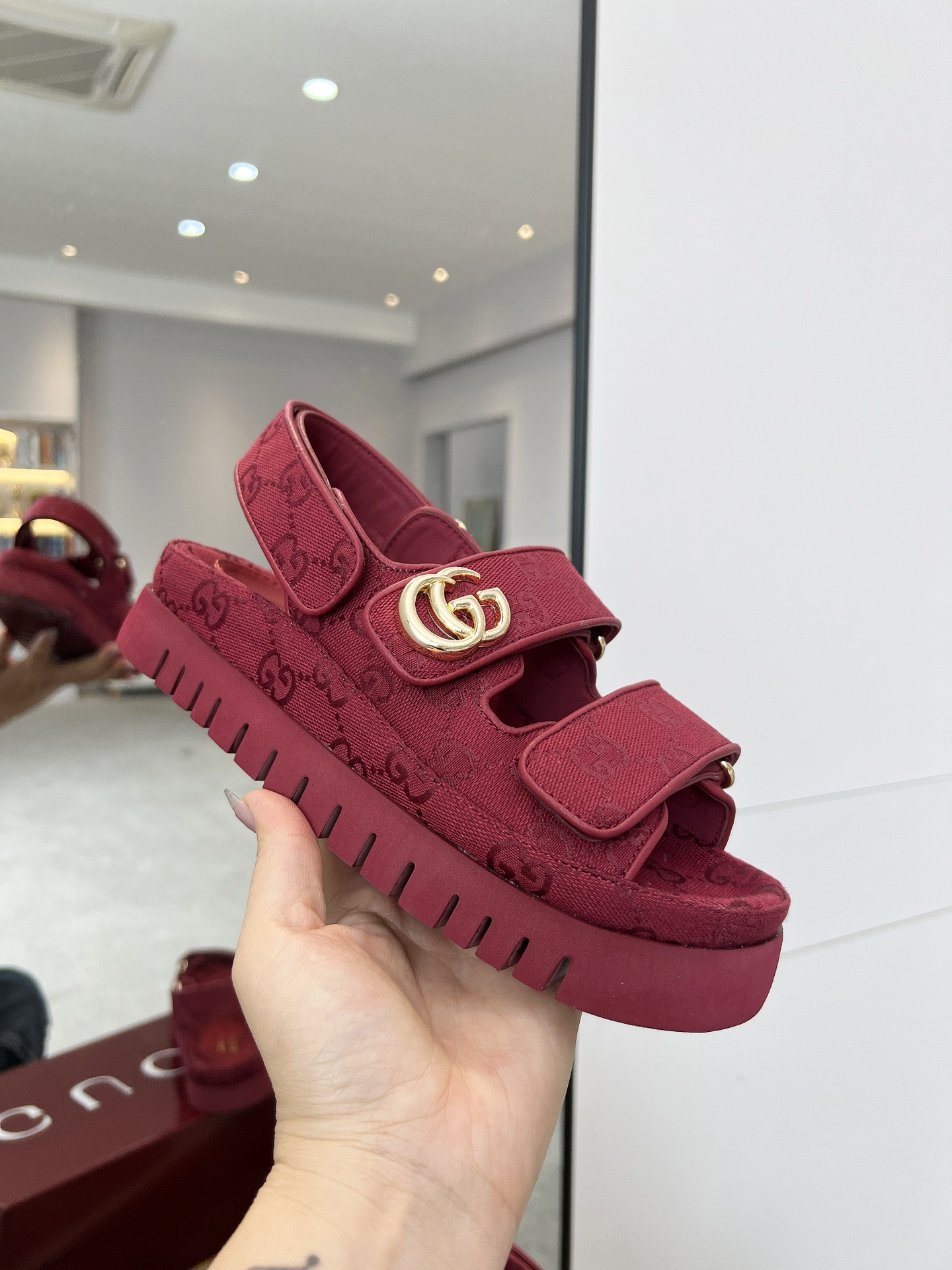 GUCCI SANDALS