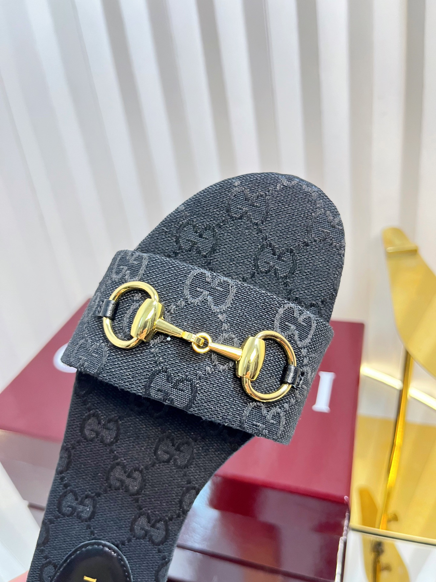 GUCCI SANDALS