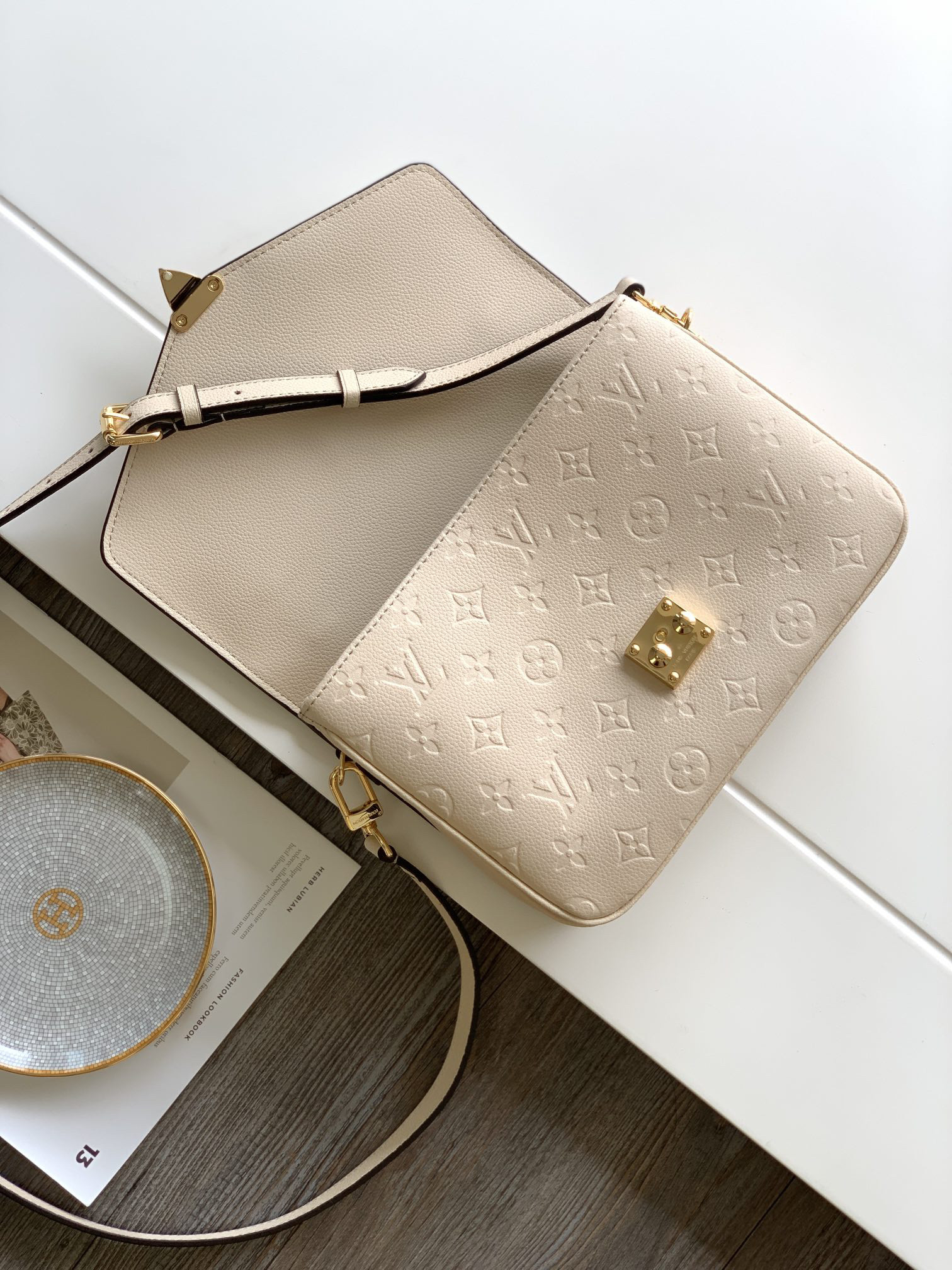 LVT PURSE
