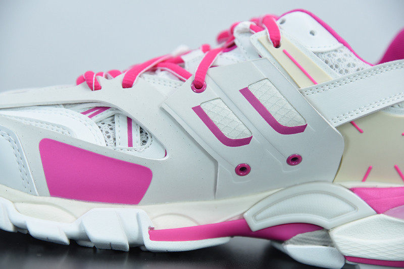 bc track sneaker