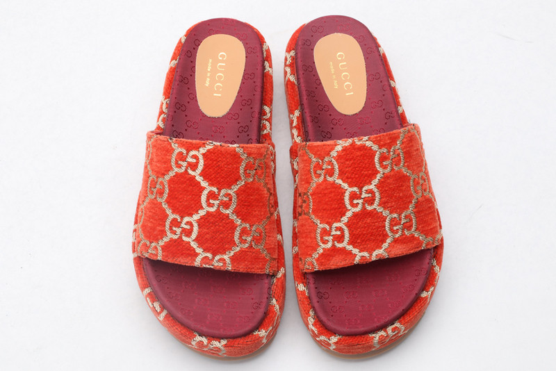 g*u*i sandals