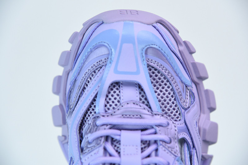 bc track sneaker