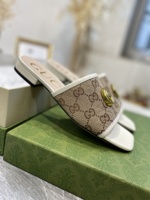 g*u*i sandals