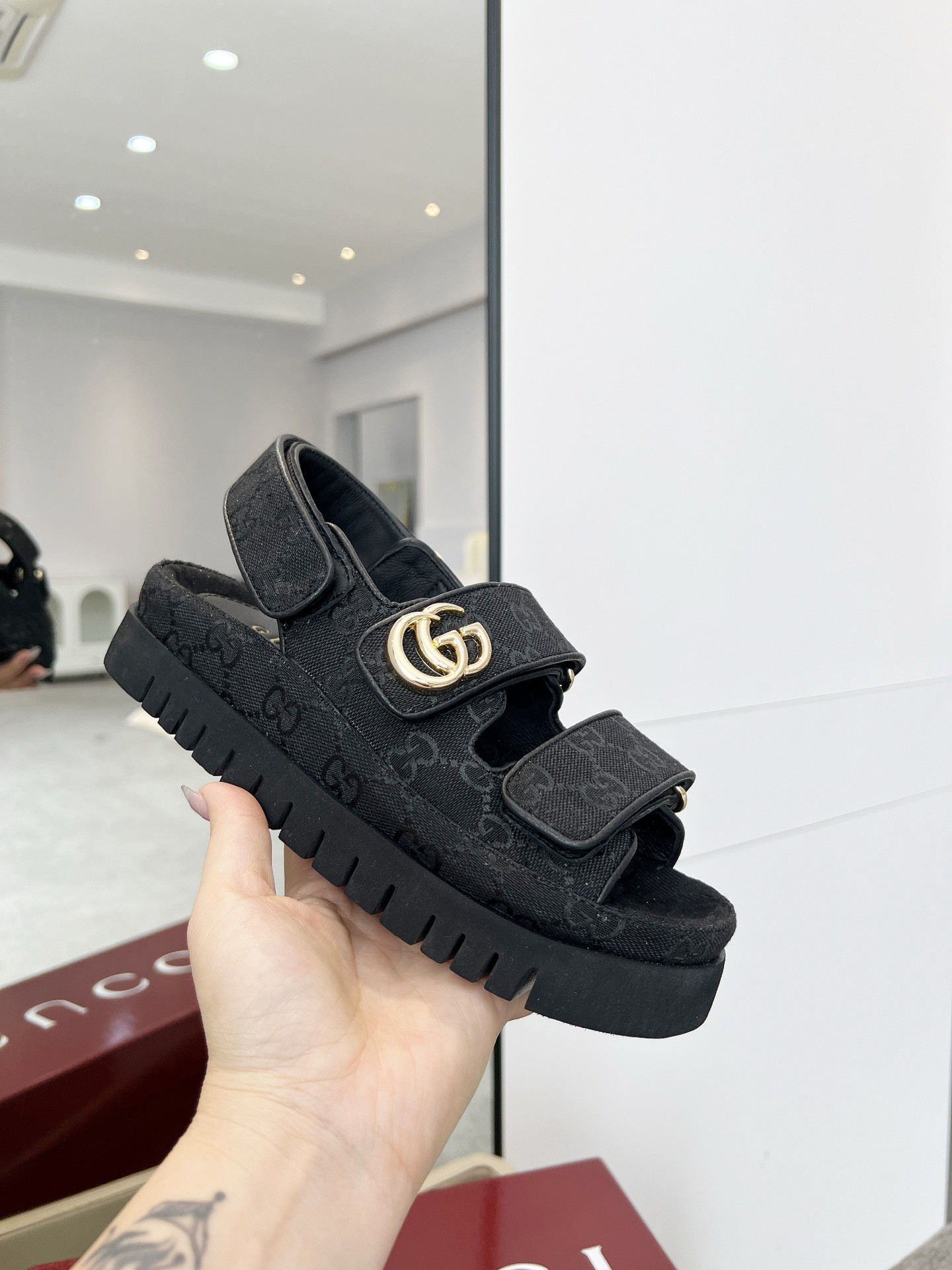 GUCCI SANDALS