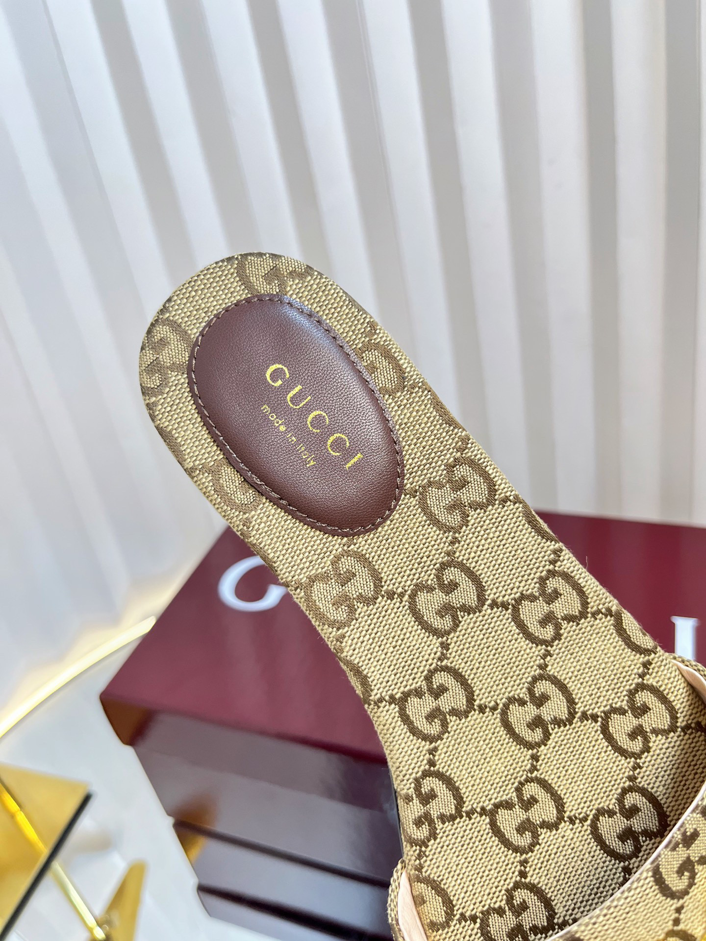 GUCCI SANDALS