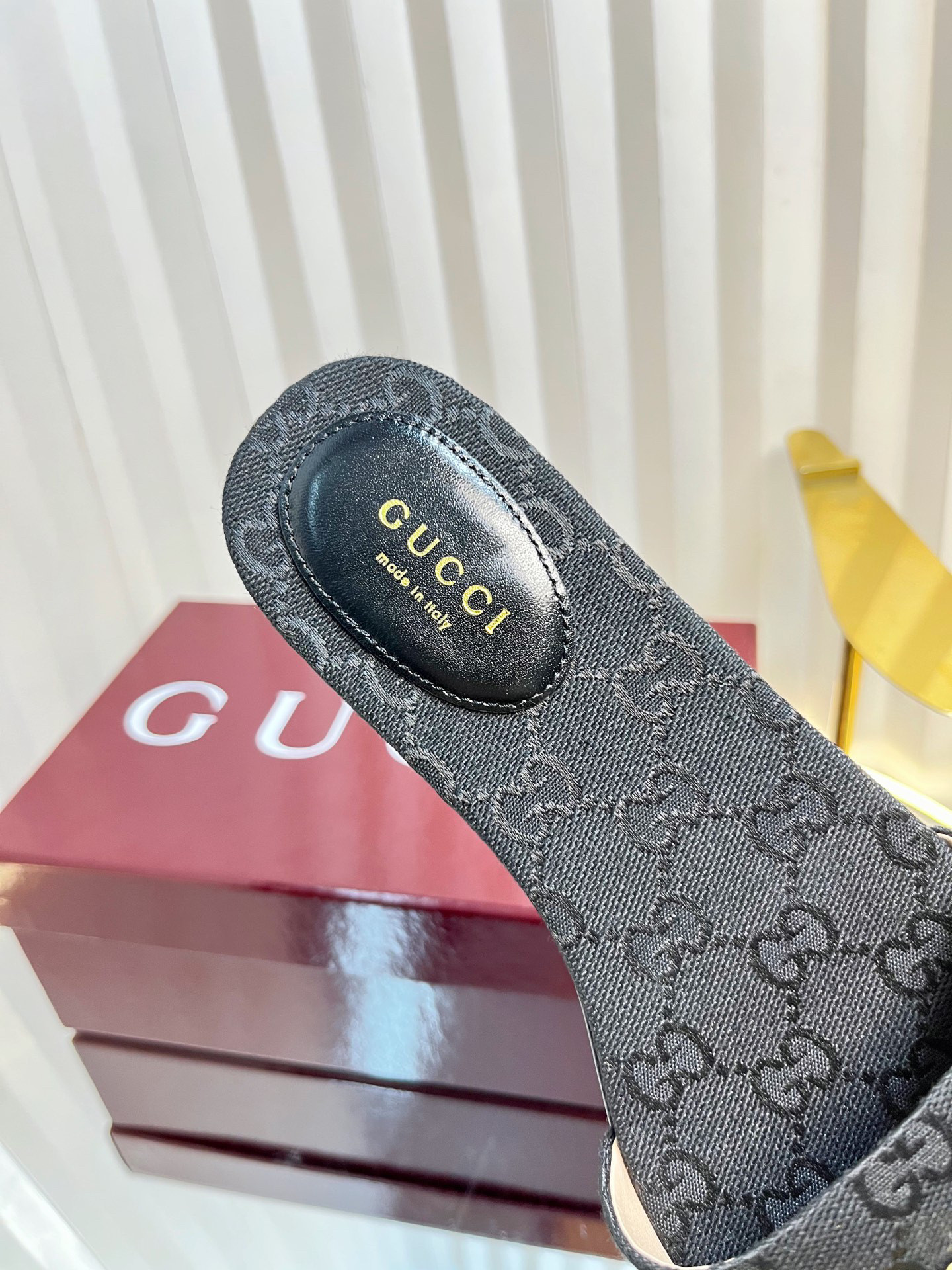GUCCI SANDALS