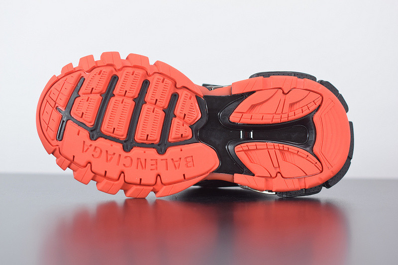 bc track sneaker
