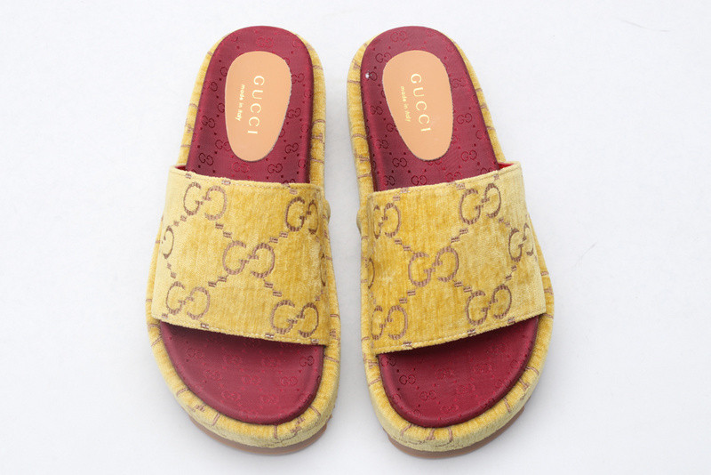 g*u*i sandals