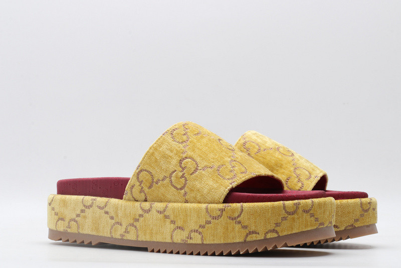 g*u*i sandals