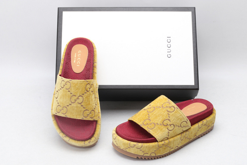 g*u*i sandals