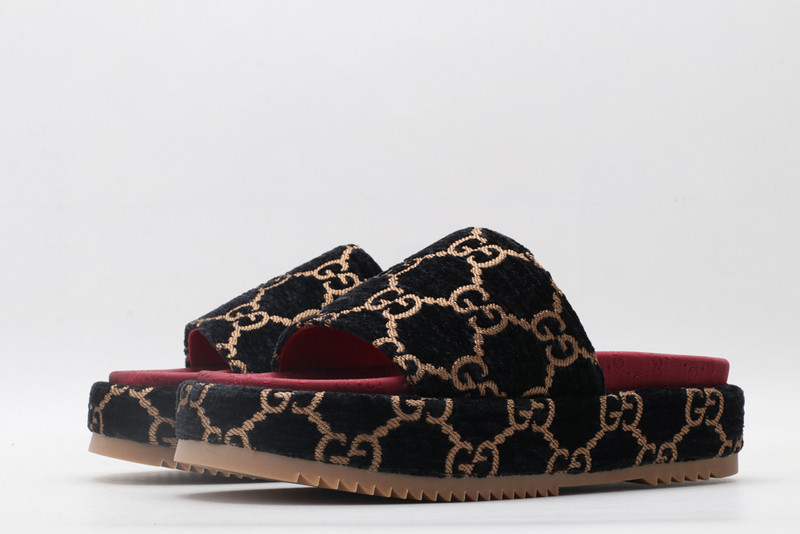 g*u*i sandals