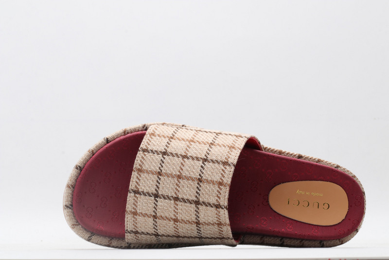 g*u*i sandals