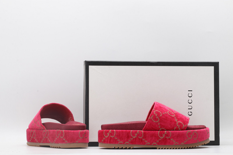 g*u*i sandals