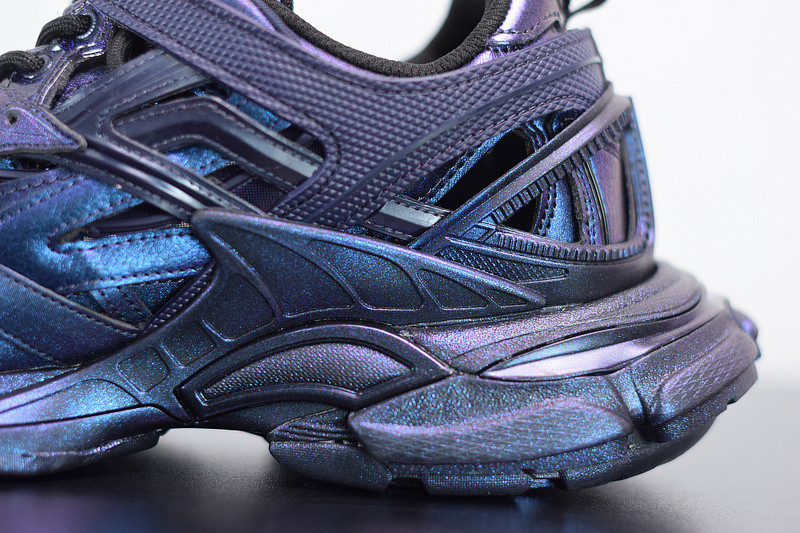 bc track sneaker