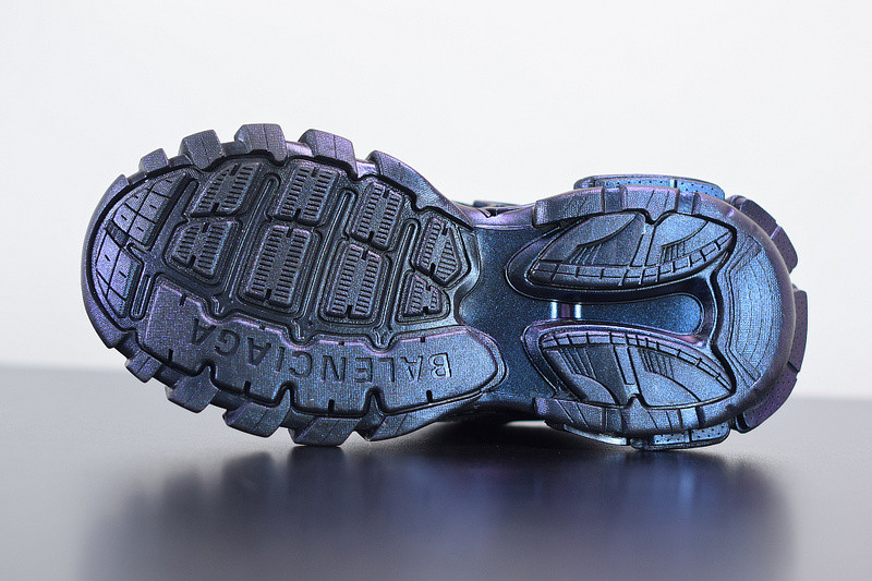 bc track sneaker