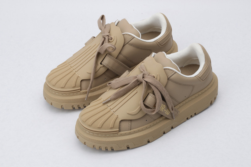 dio* sneaker
