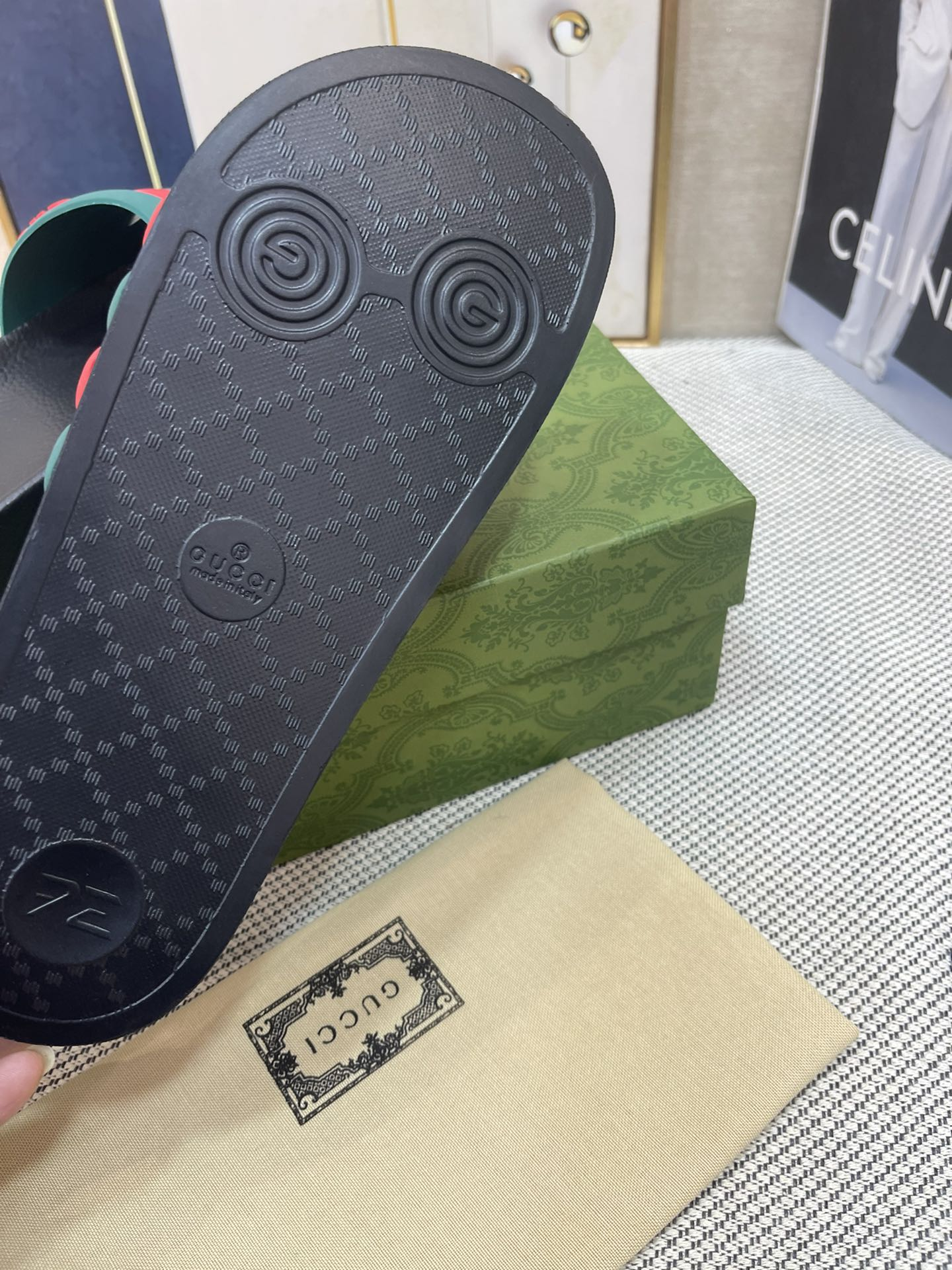g*u*i sandals