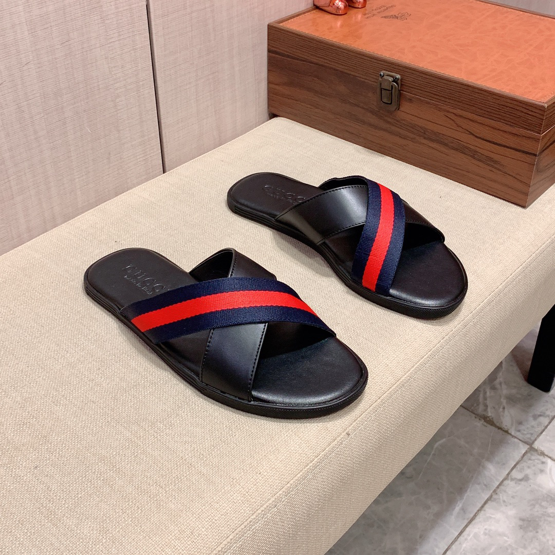 G*u*i sandals