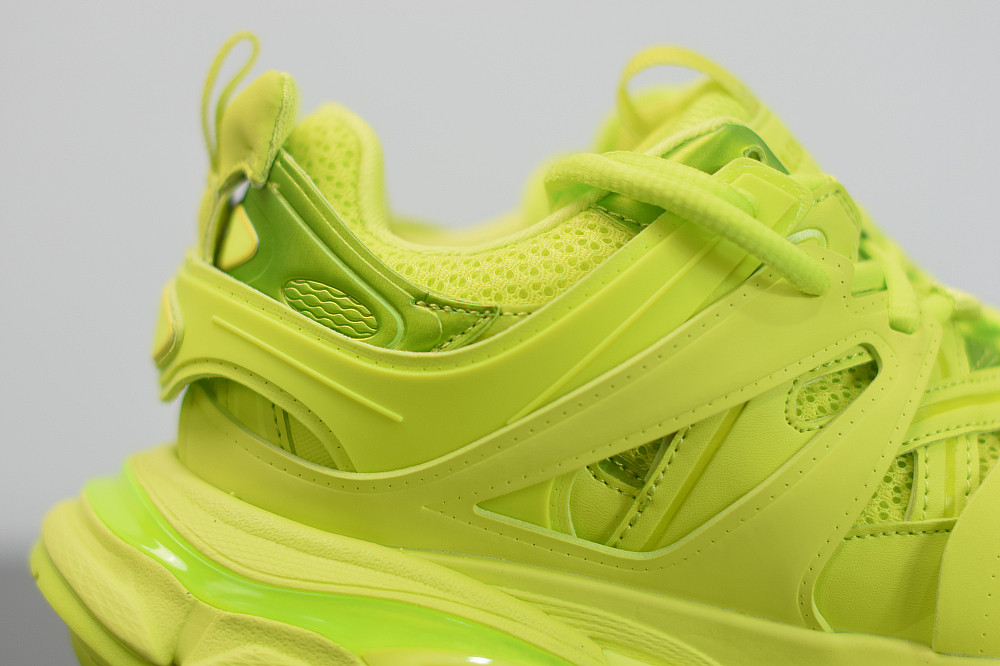 bc track sneaker