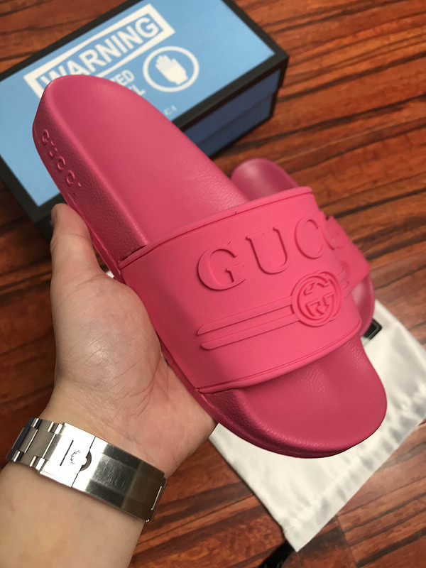 g*u*i sandals