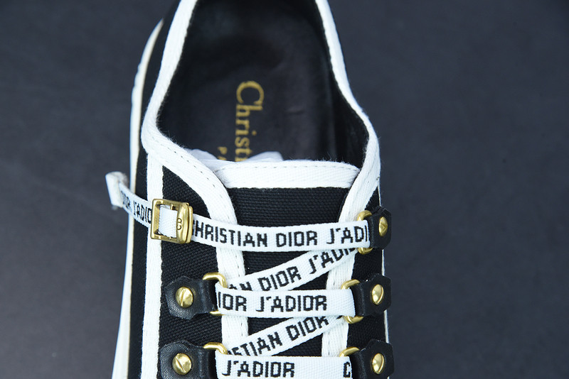 dio* low-top walk