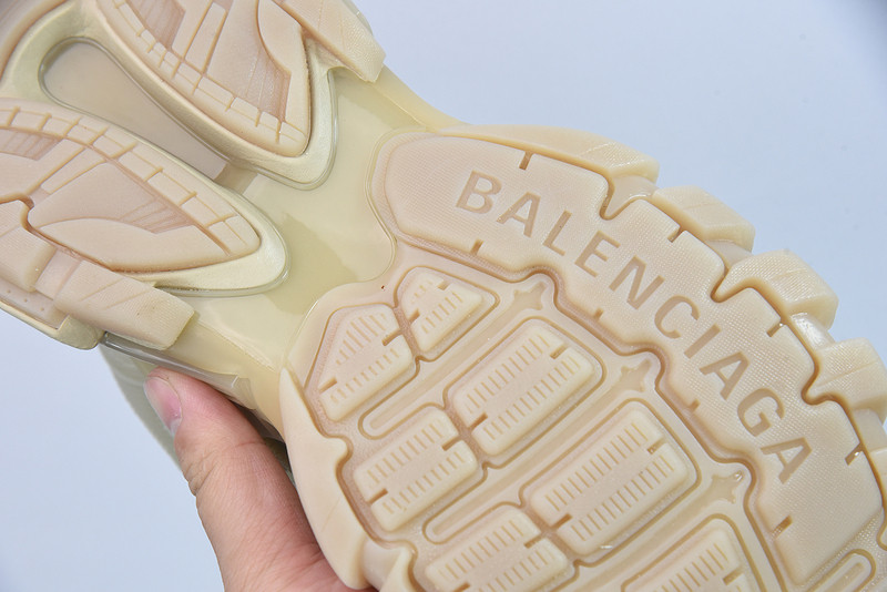bc track sneaker