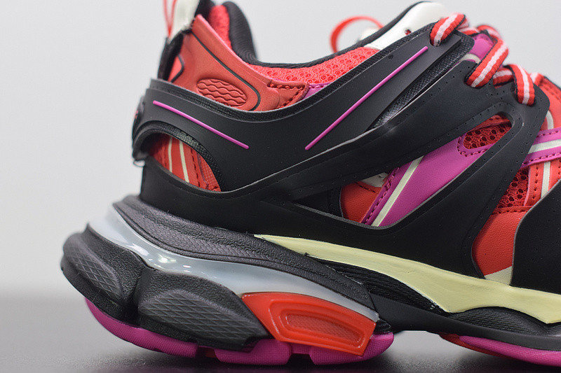 bc track sneaker
