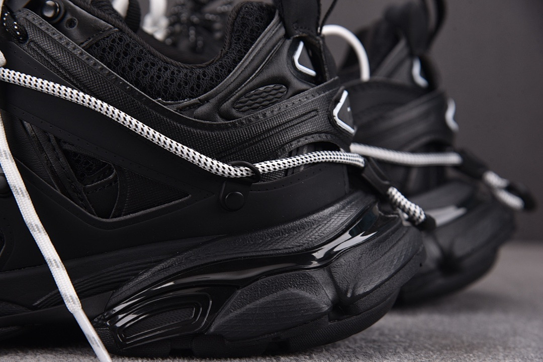 BC TRACK SNEAKER