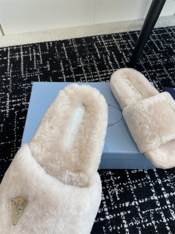 Pra*a sandals