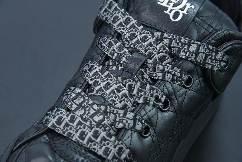 dio* sneaker
