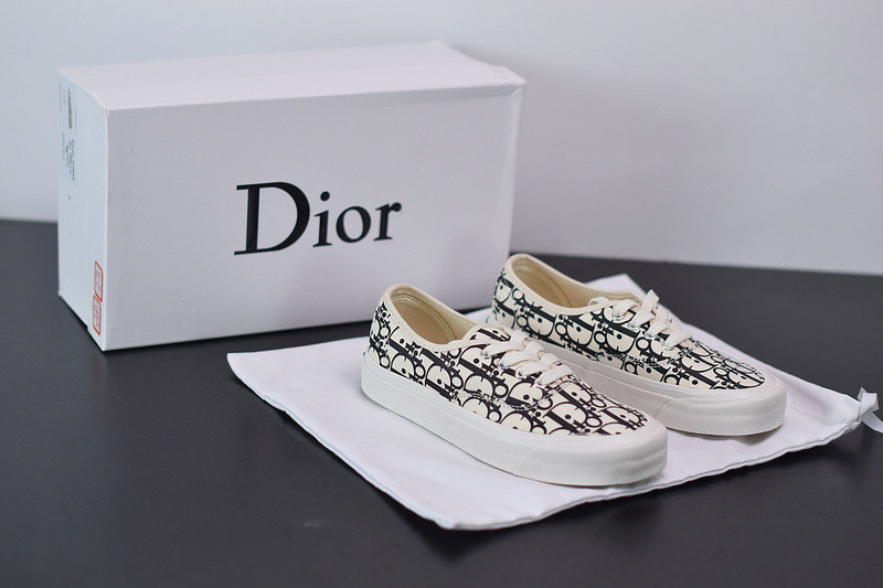 dio* sneaker