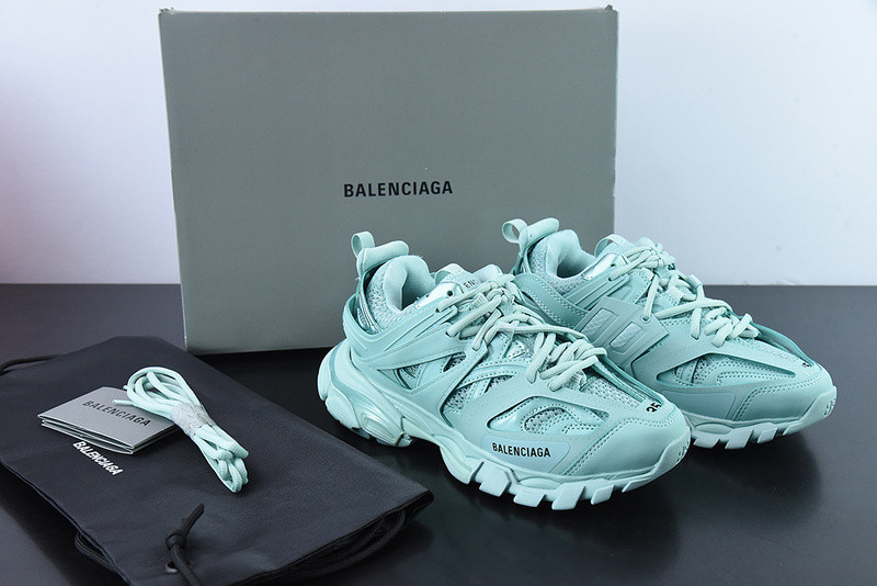 bc track sneaker
