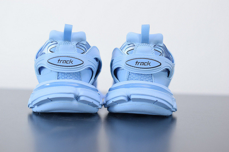 bc track sneaker