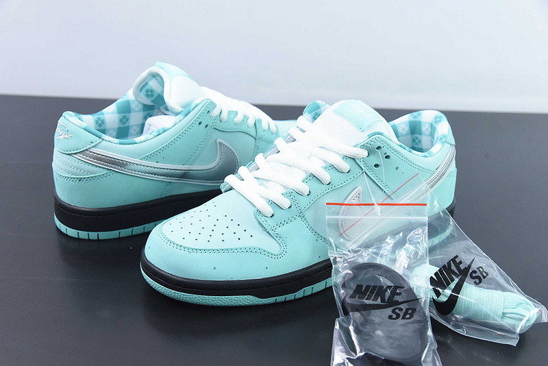 T*f*ny & co. x nike dunk low bv1310-402