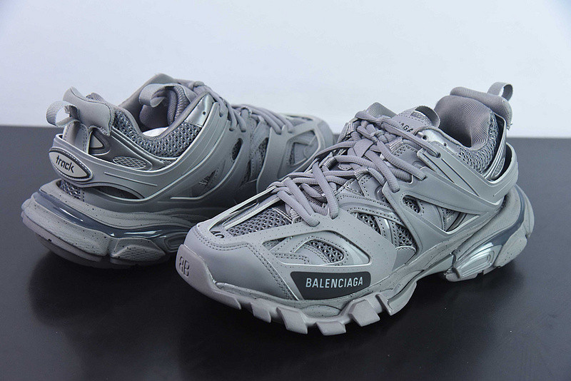bc track sneaker