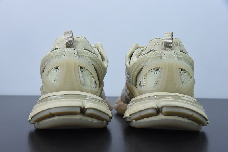bc track sneaker