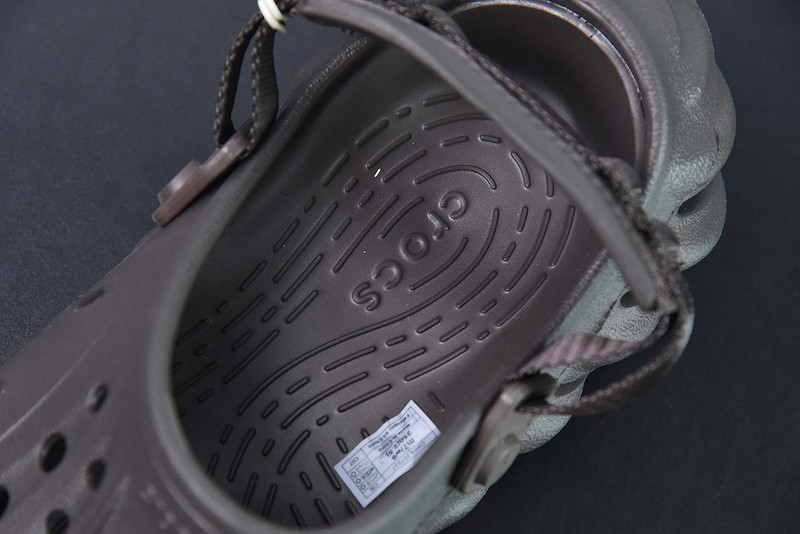 crocs echo clog espresso