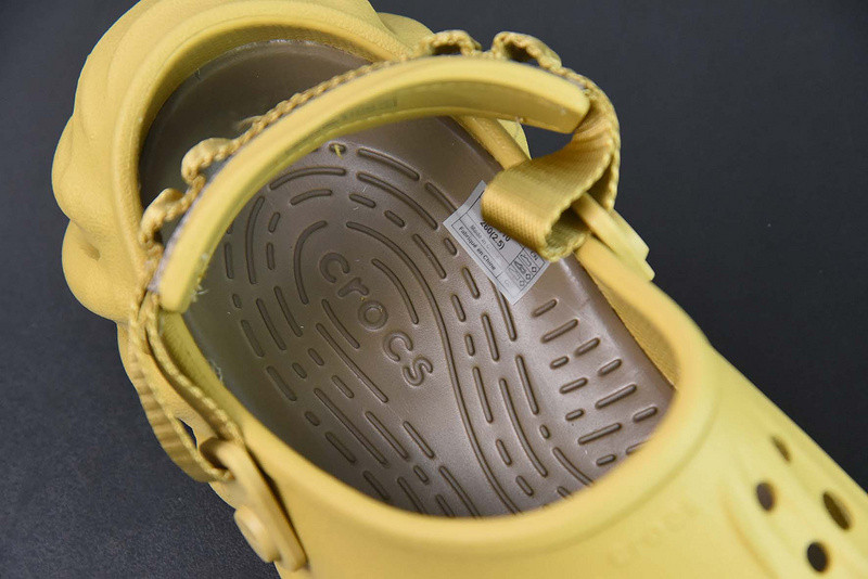 crocs echo clog desert grass