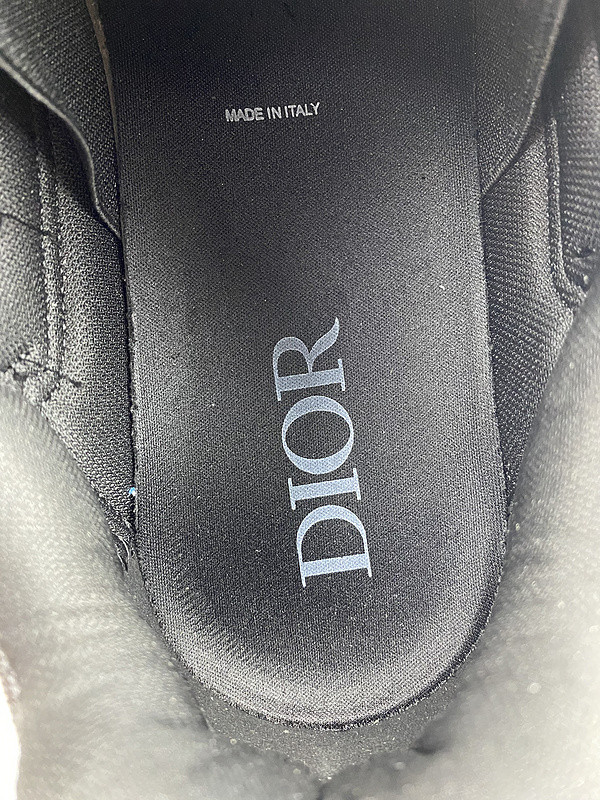 dio* sneaker