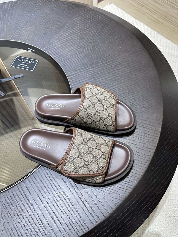 g*u*i sandals
