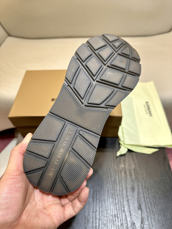 B**rry sneaker