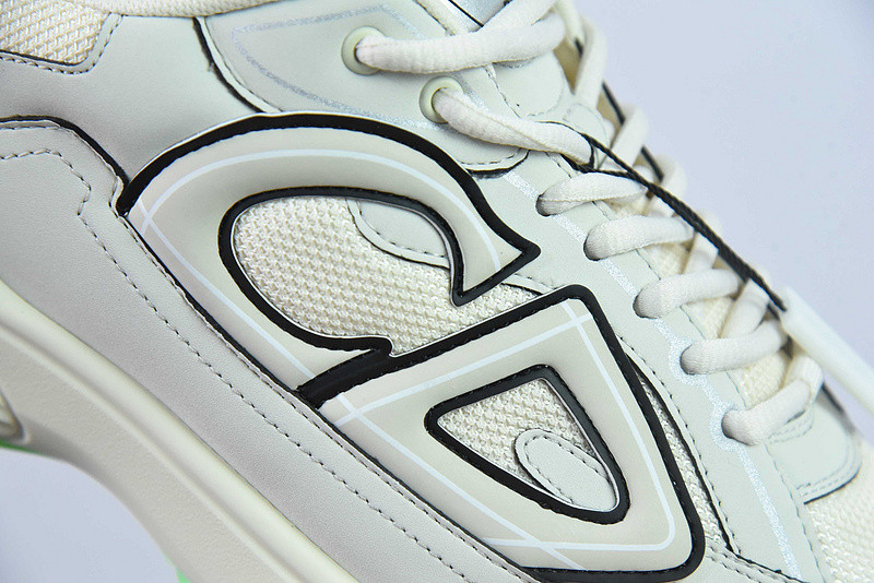 dio* sneaker