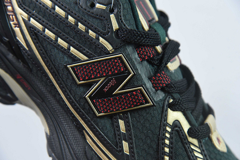 NEW BALANCE SNEAKER