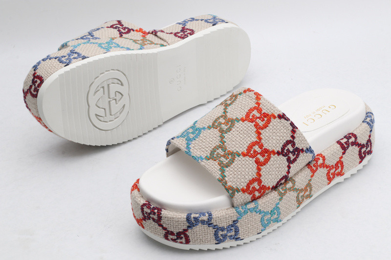 g*u*i sandals