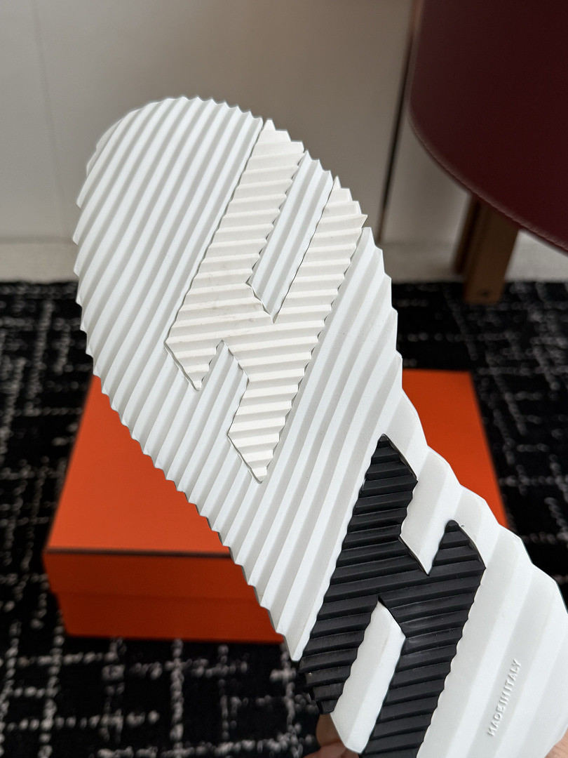 H**me5 Sneaker