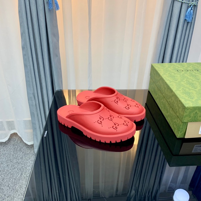 g*u*i sandals low