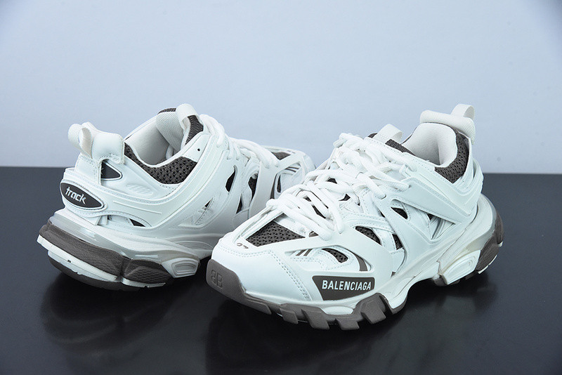 bc track sneaker