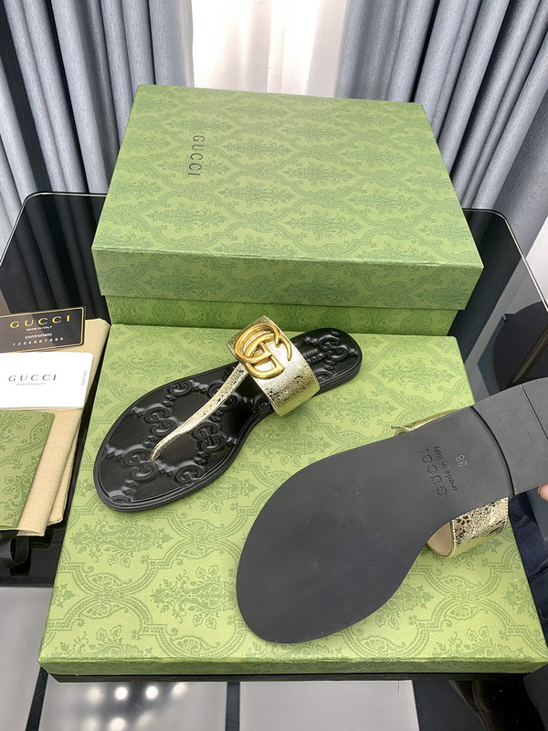 g*u*i sandals