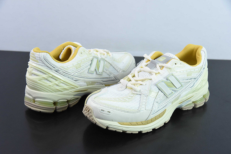 new balance sneaker