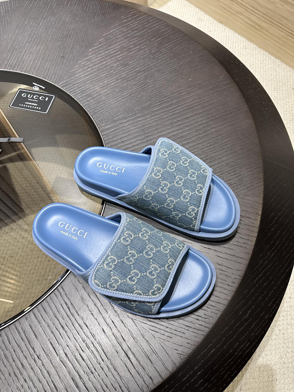 g*u*i sandals